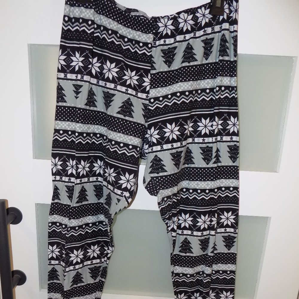 Merry Wear Snowflakes/Tree Print Pajama Legging Bottoms Size XL Women's EUC